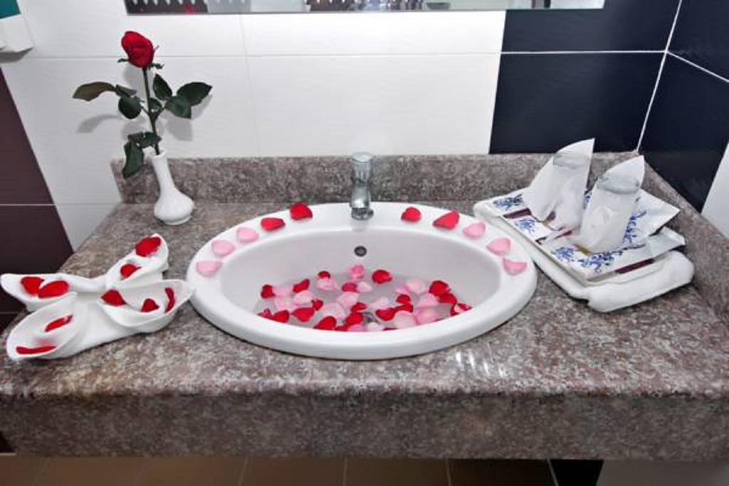 Diamond Crown Hotel Gyogon Eksteriør billede